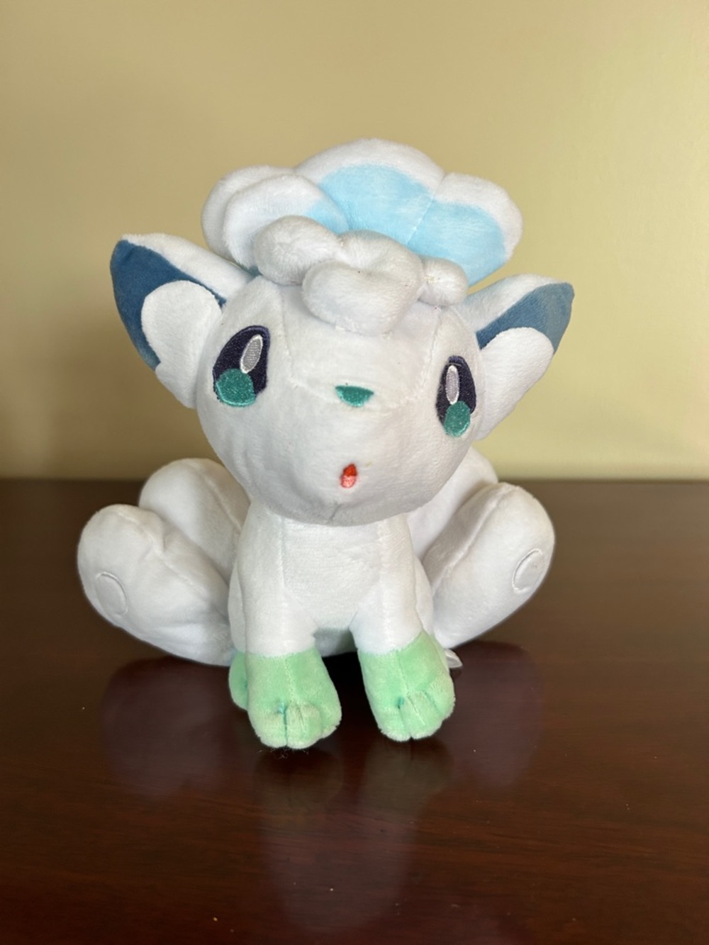 Nintendo Pokemon Vulpix Alola, Pokemon Center Original 2018, 8”